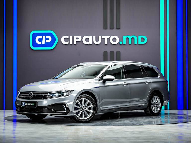 Volkswagen Passat 2021, Plug-in Hybrid, 211 000 km - foto 1