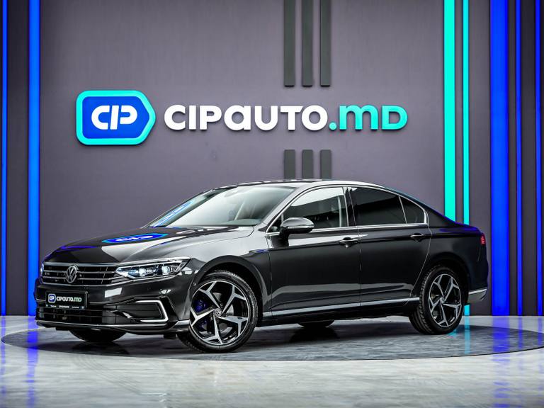 Volkswagen Passat 2020, Plug-in Hybrid, 150 000 km - foto 1
