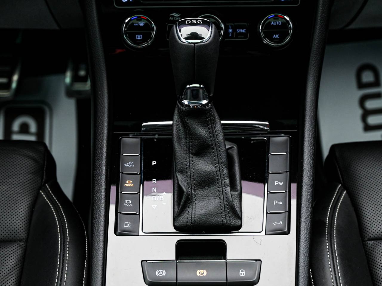 Skoda Superb 2021, Плаг-ин гибрид, 136 000 км – фото 11