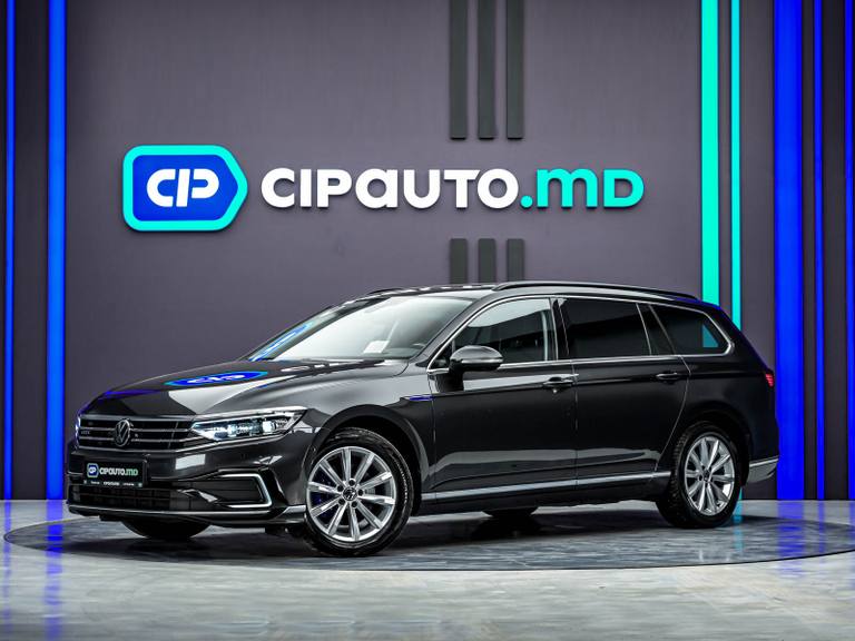 Volkswagen Passat 2023, Plug-in Hybrid, 182 000 km – foto 1