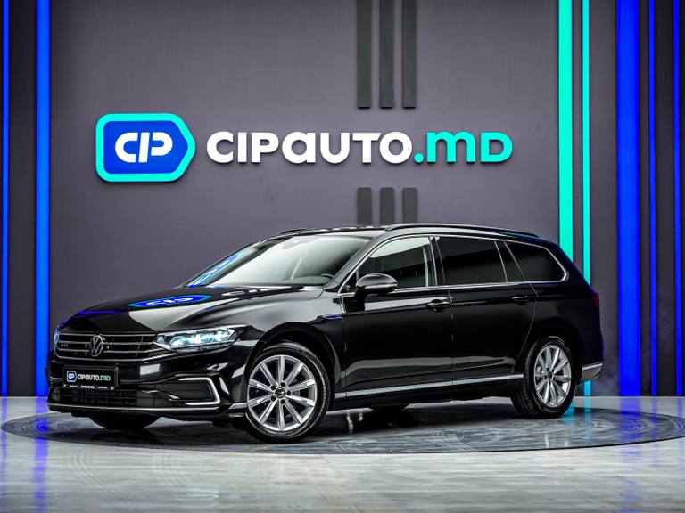 Volkswagen Passat 2022, Plug-in Hybrid, 219 000 km - foto 1
