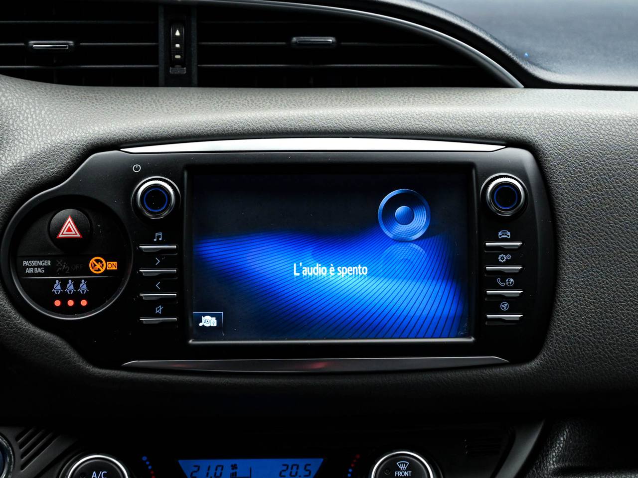 Toyota Yaris 2018, Hibrid, 97 000 km – foto 10