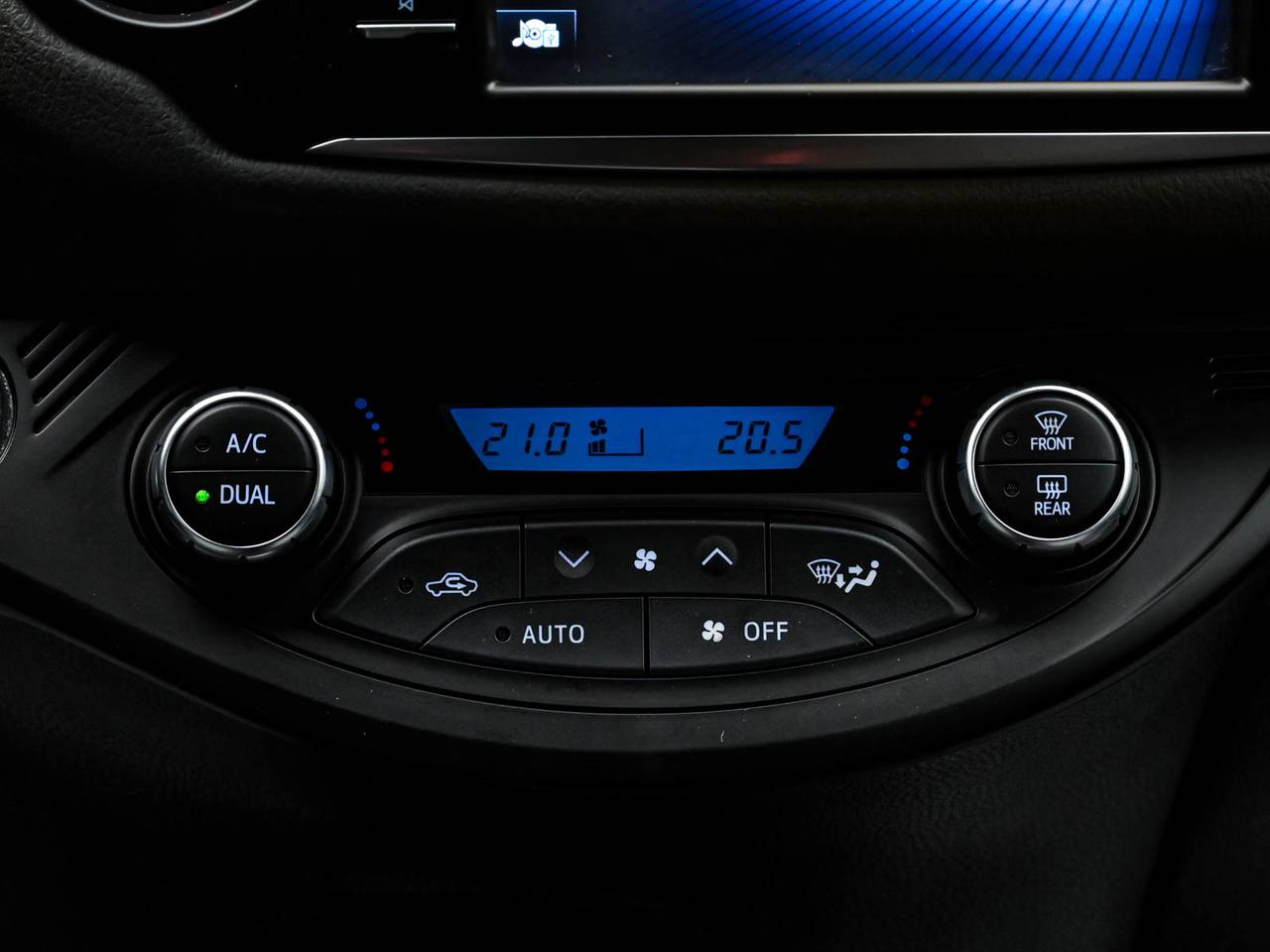 Toyota Yaris 2018, Hibrid, 97 000 km – foto 11