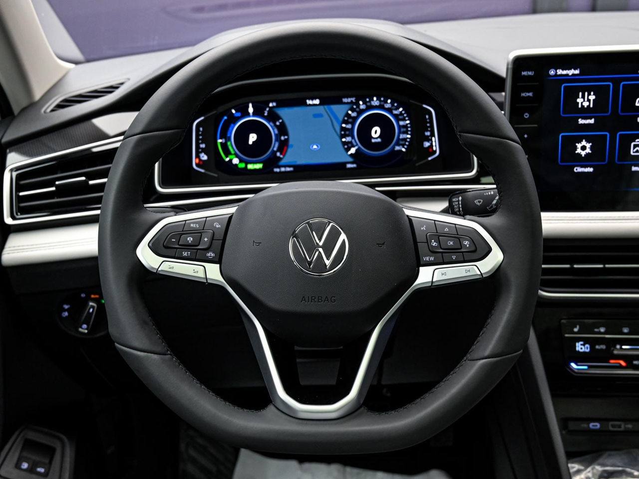 Volkswagen Tiguan 2024, Plug-in Hybrid, 900 km - foto 9