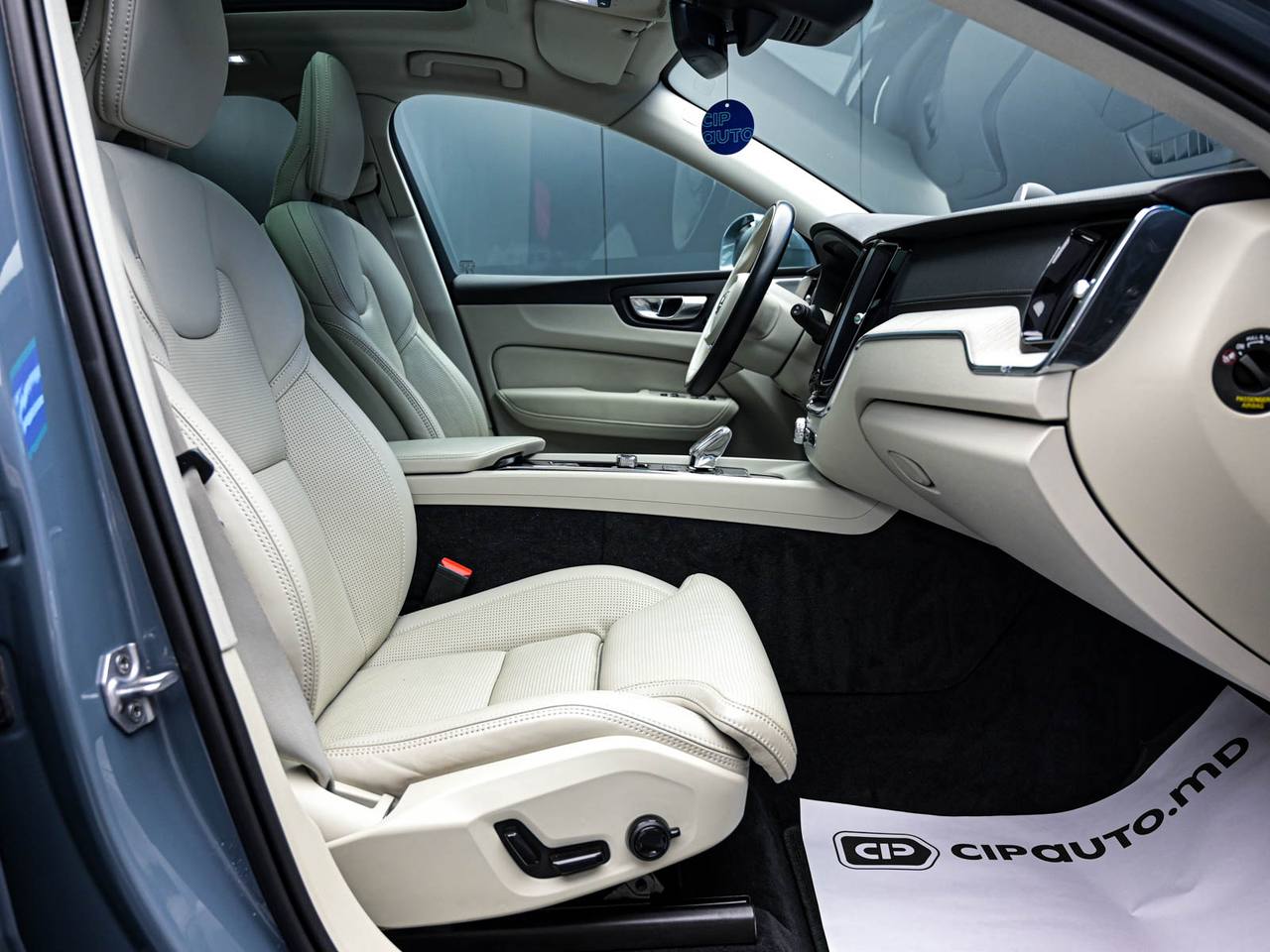 Volvo XC60 2021, Plug-in Hybrid, 106 000 km – foto 6