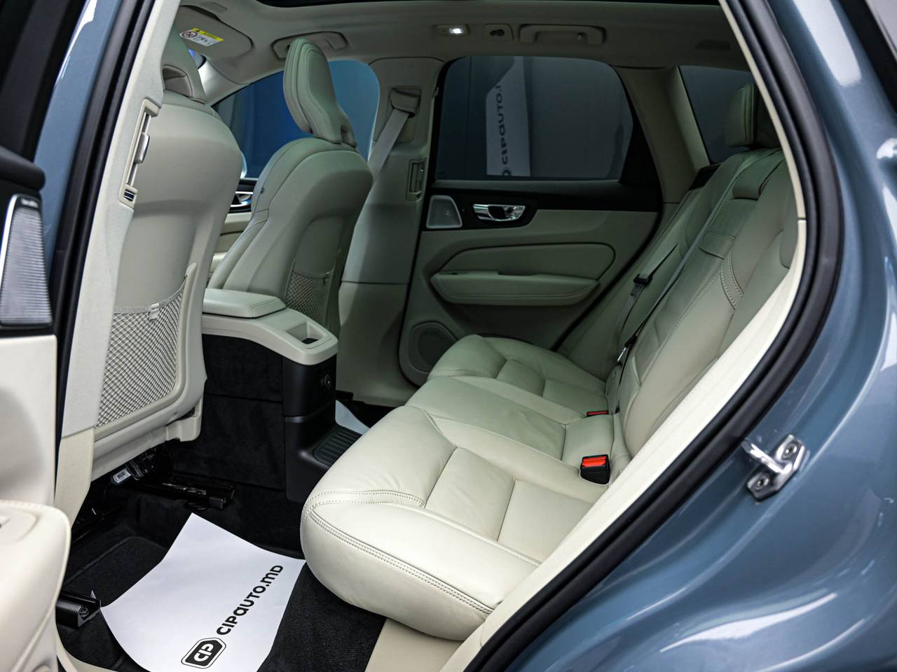 Volvo XC60 2021, Plug-in Hybrid, 106 000 km – foto 7