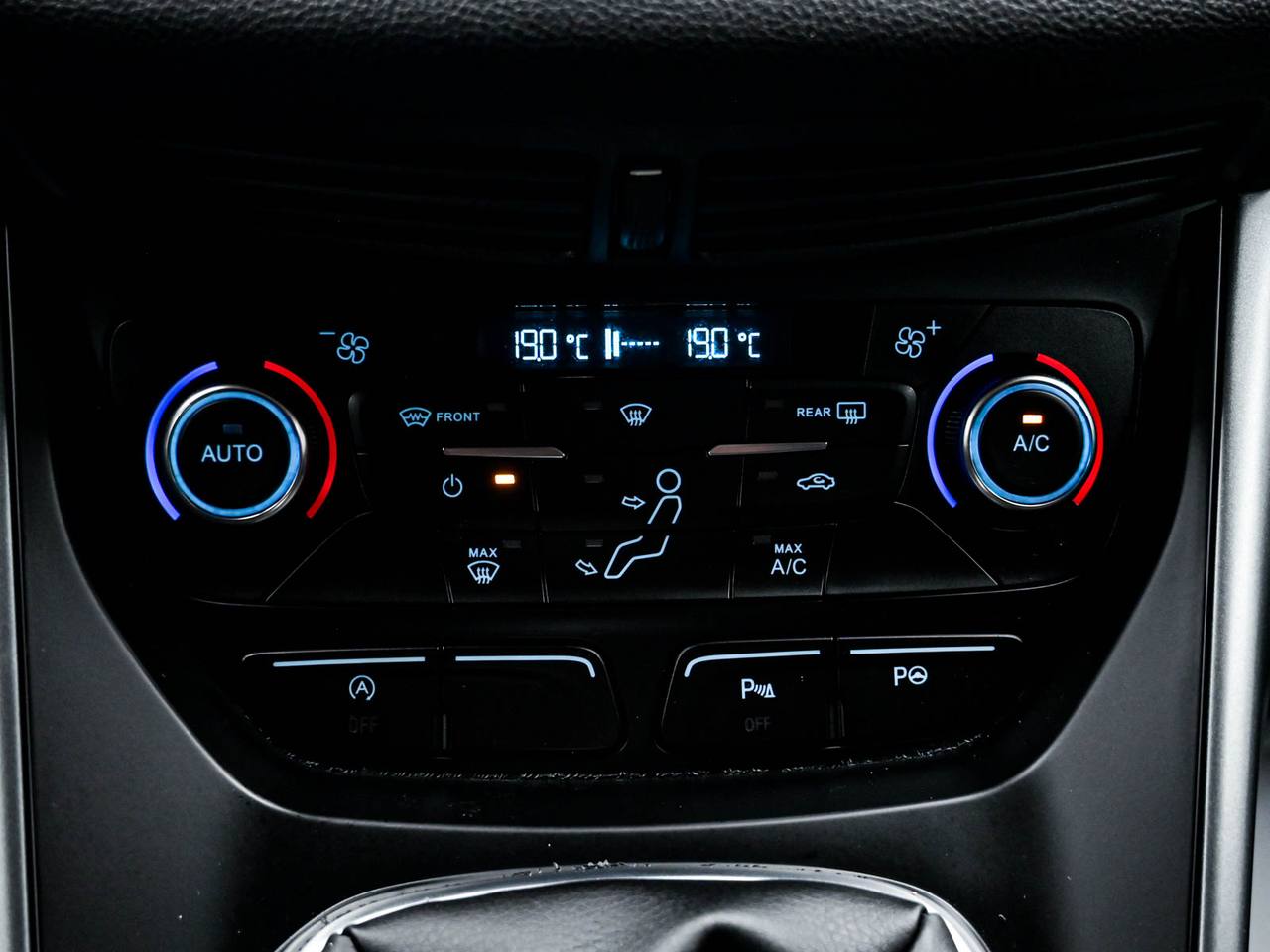 Ford Kuga 2018, Diesel, 210 000 km – foto 11