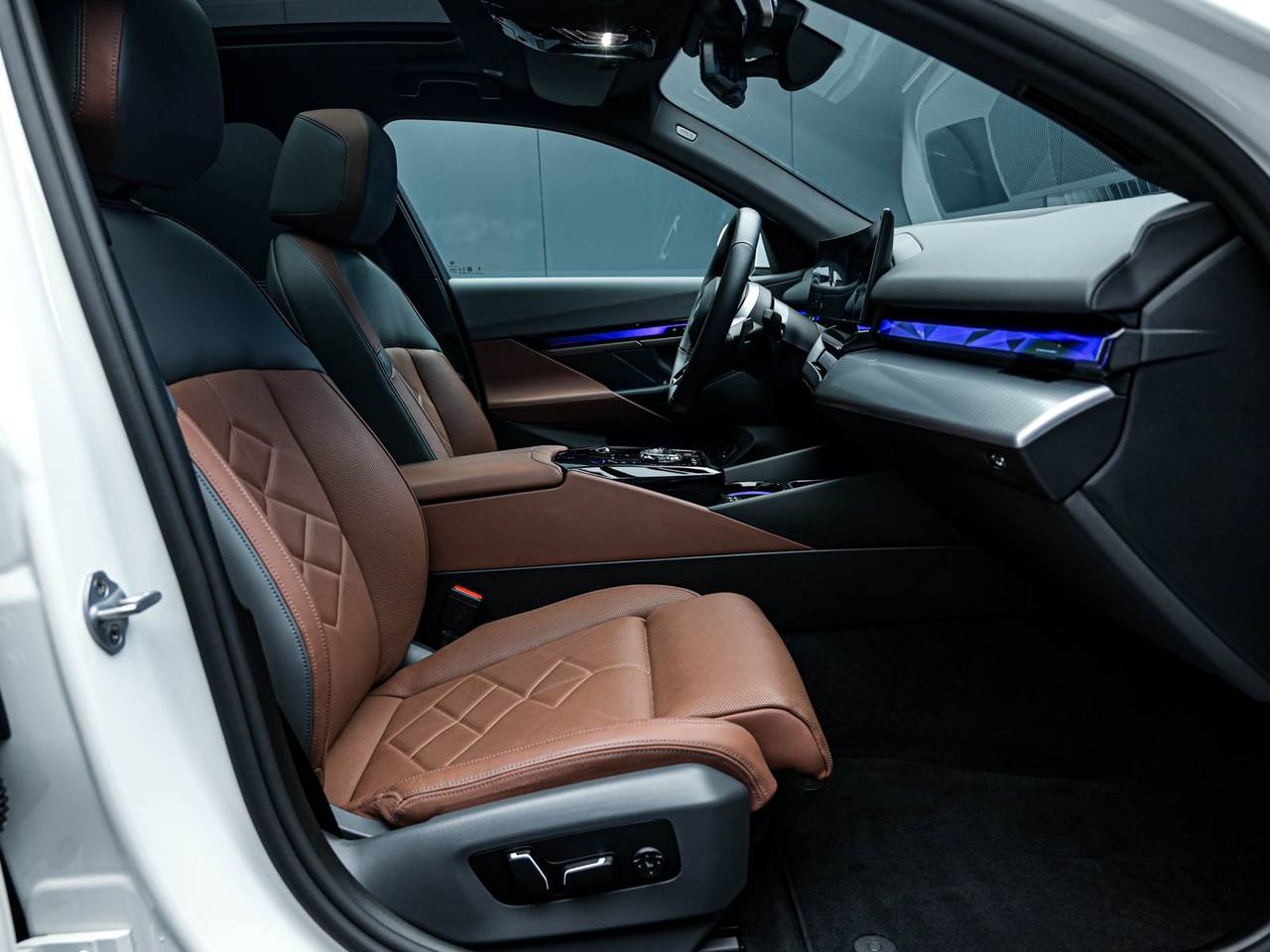 BMW 5 Series 2025, Plug-in Hybrid, 17 000 km – foto 6