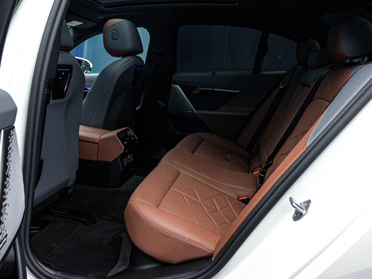 BMW 5 Series 2025, Plug-in Hybrid, 17 000 km – foto 7