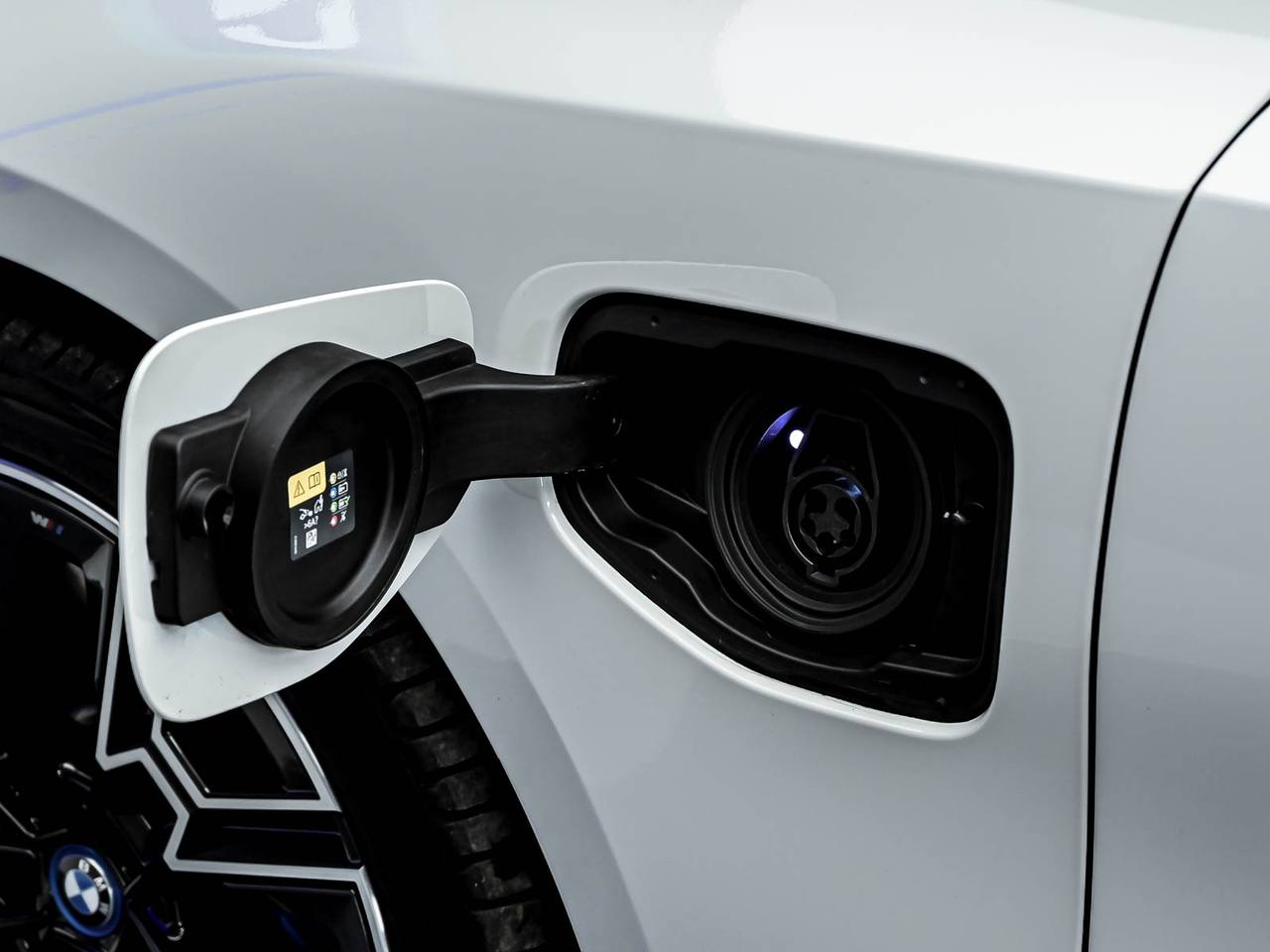 BMW 5 Series 2025, Plug-in Hybrid, 17 000 km – foto 40