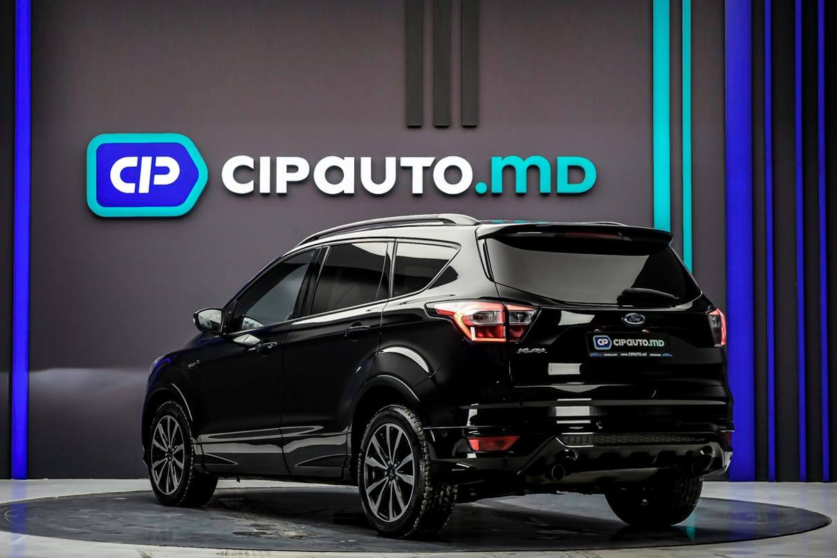Ford Kuga 2017, Diesel, 247 000 km – foto 2