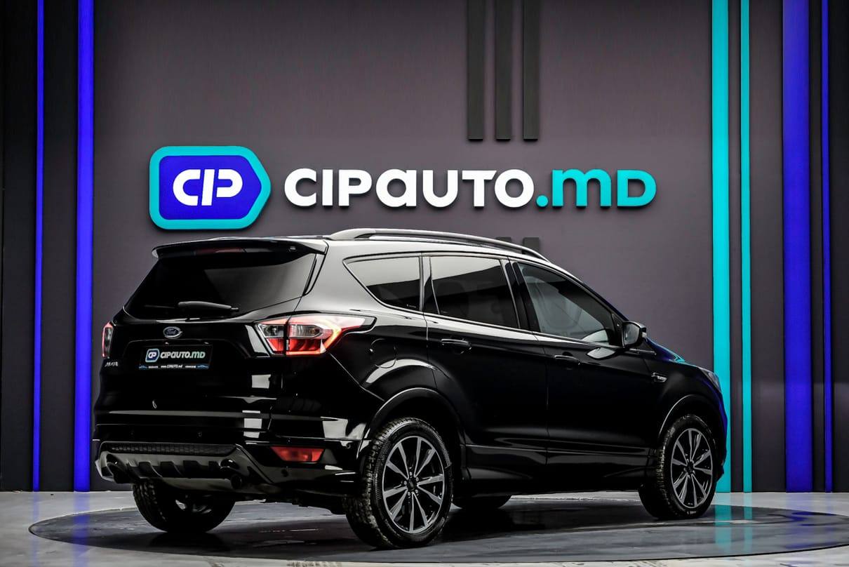 Ford Kuga 2017, Diesel, 247 000 km – foto 3