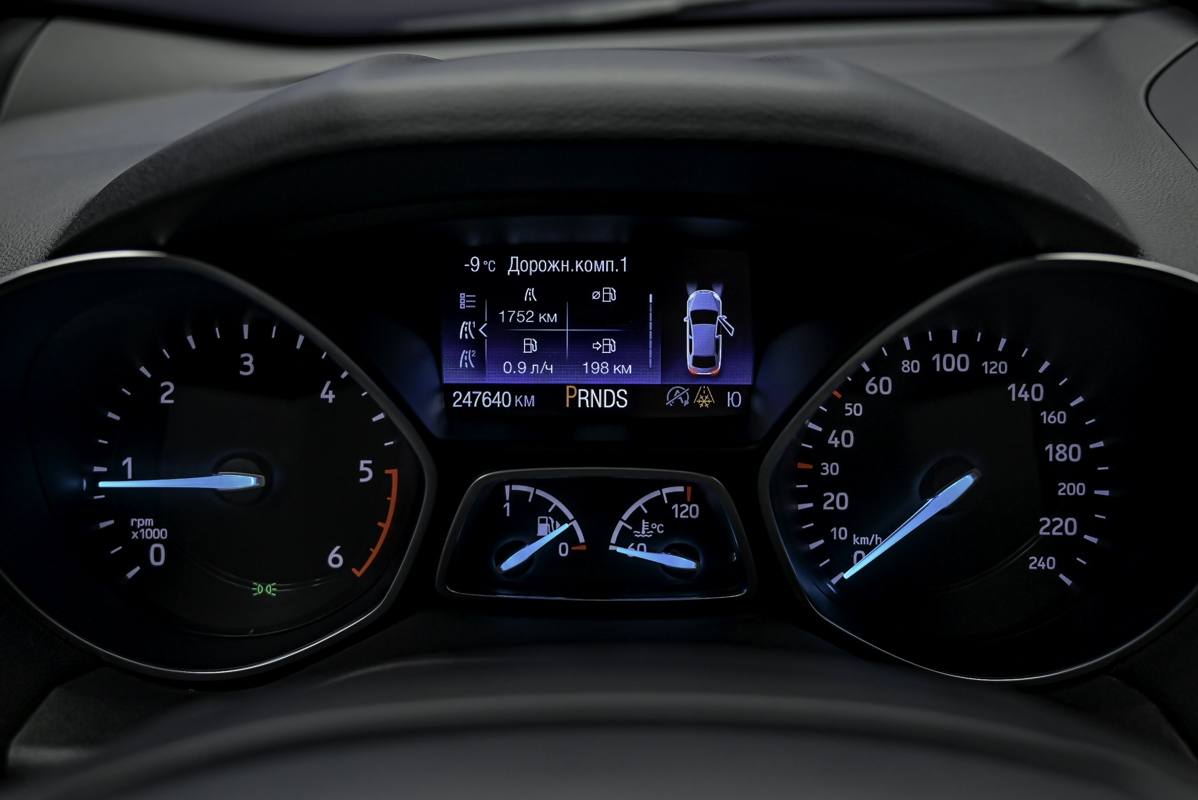 Ford Kuga 2017, Diesel, 247 000 km – foto 8