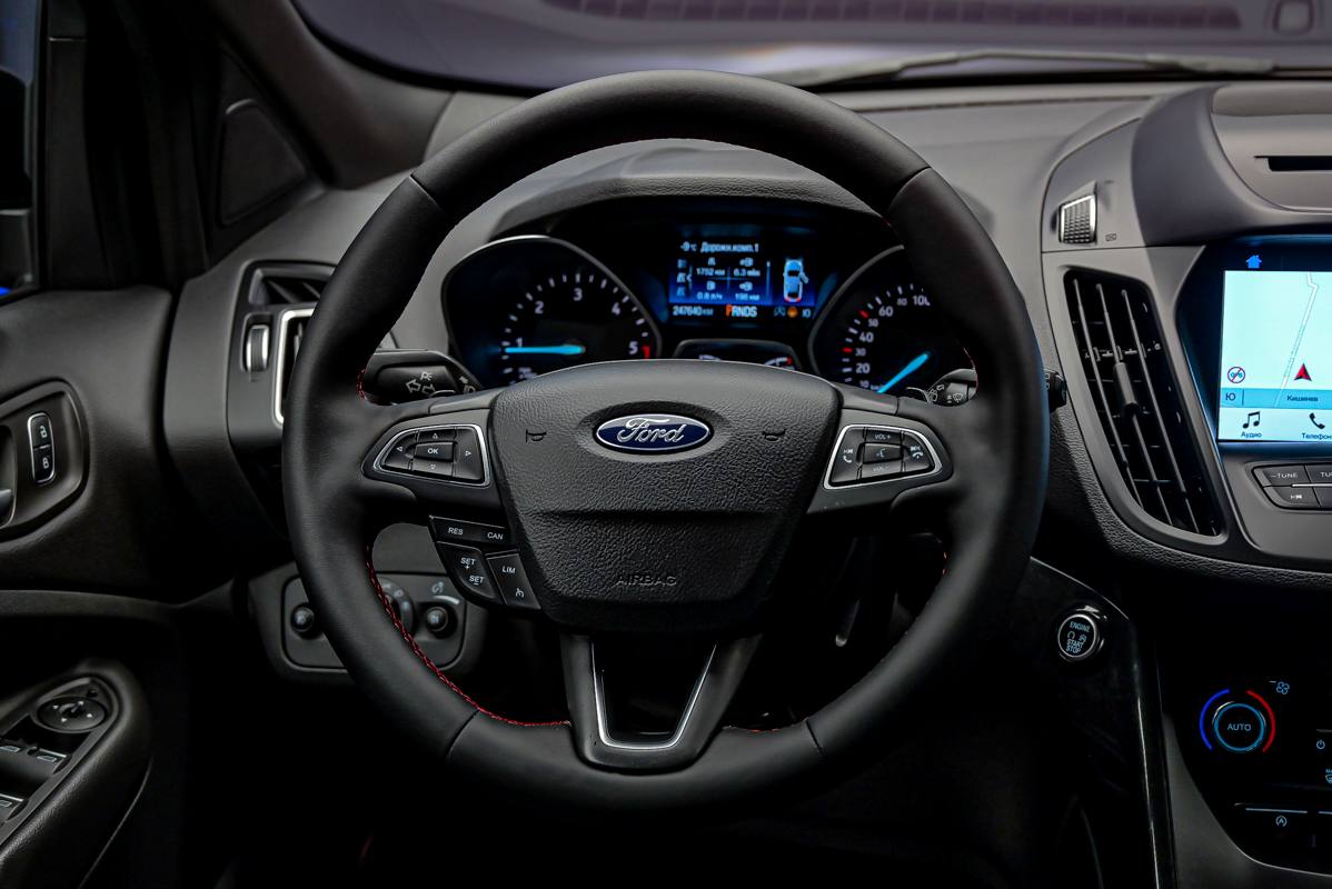 Ford Kuga 2017, Diesel, 247 000 km – foto 9