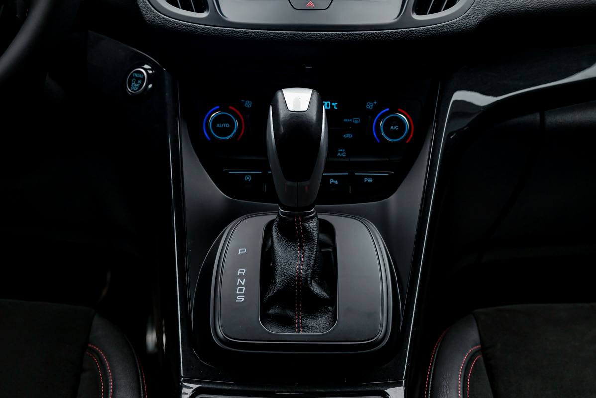 Ford Kuga 2017, Diesel, 247 000 km – foto 12