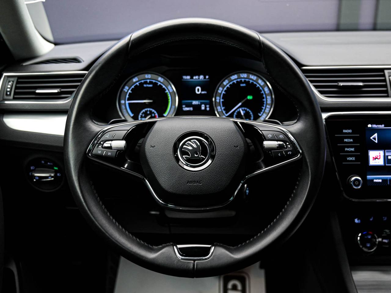 Skoda Superb 2021, Plug-in Hybrid, 129 000 km – foto 9