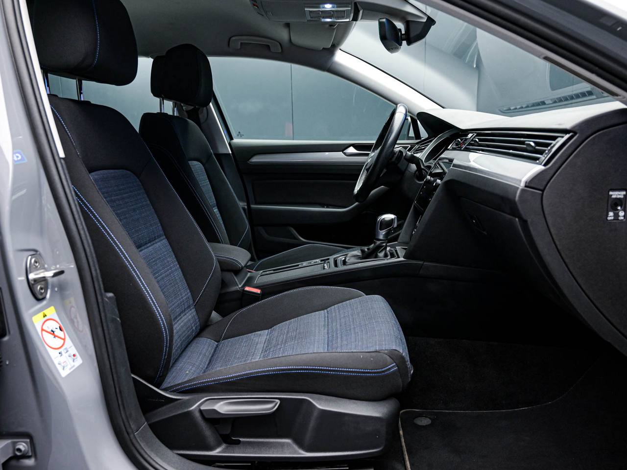 Volkswagen Passat 2022, Plug-in Hybrid, 129 000 km – foto 6