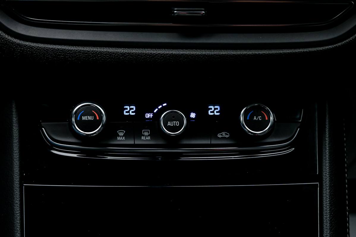 Opel Grandland X 2022, Diesel, 121 000 km – foto 11